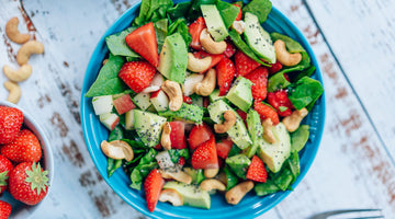 Lynrask salat med jordbær, avokado og spinat